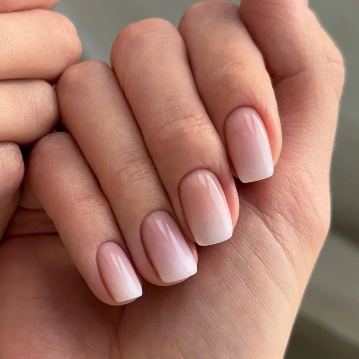 24PCS Shiny Pearl Wearable False Nails